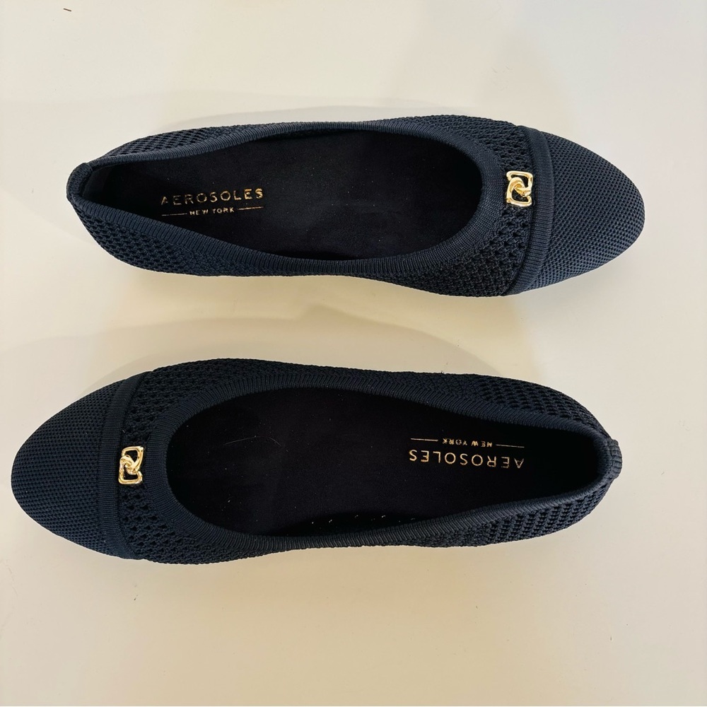 AEROSOLES Women's Navy Flats with Gold Accent Size 7